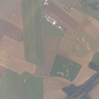 1930m - verticalement, au centre, les 3 pistes en herbe de l'aérodrôme de Saint Florentin Chéu